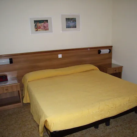 德尔哥佛酒店 3*